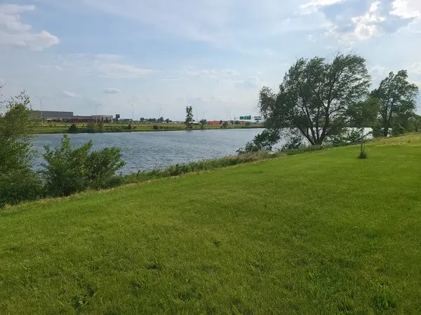216 Lake Lida LN, Rochelle, IL 61068