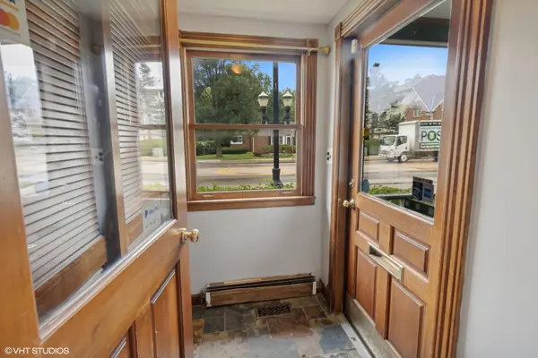 438 N Hough ST, Barrington, IL 60010