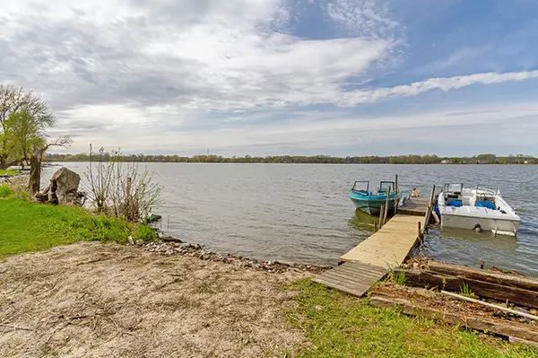 28406 W Park AVE, Wauconda, IL 60084