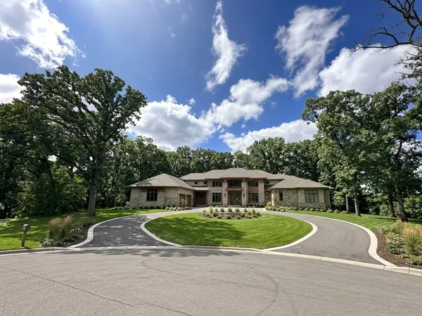 12390 Oakcrest DR, Huntley, IL 60142