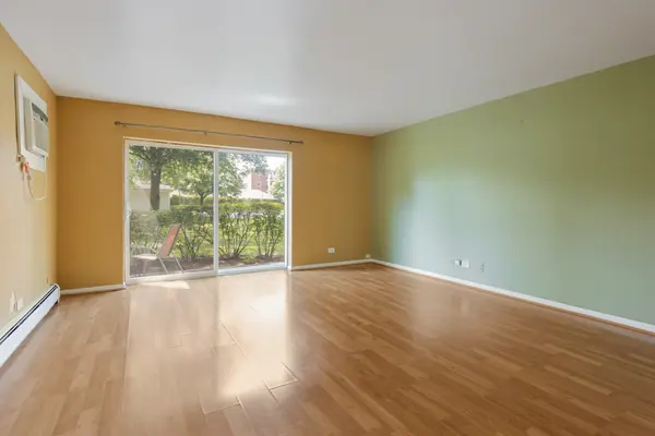 235 N Mill RD #115B, Addison, IL 60101