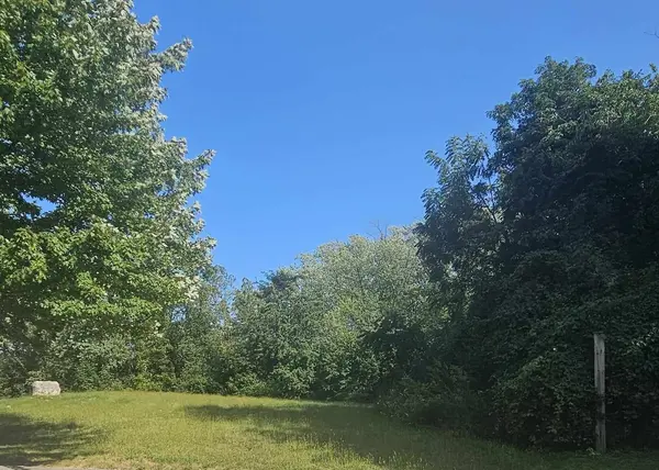 405 WOODLAND TRL, Lindenhurst, IL 60046