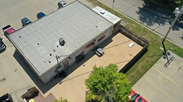 401 Limit ST, Lincoln, IL 62656