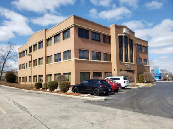 1113 S Milwaukee AVE, Libertyville, IL 60048