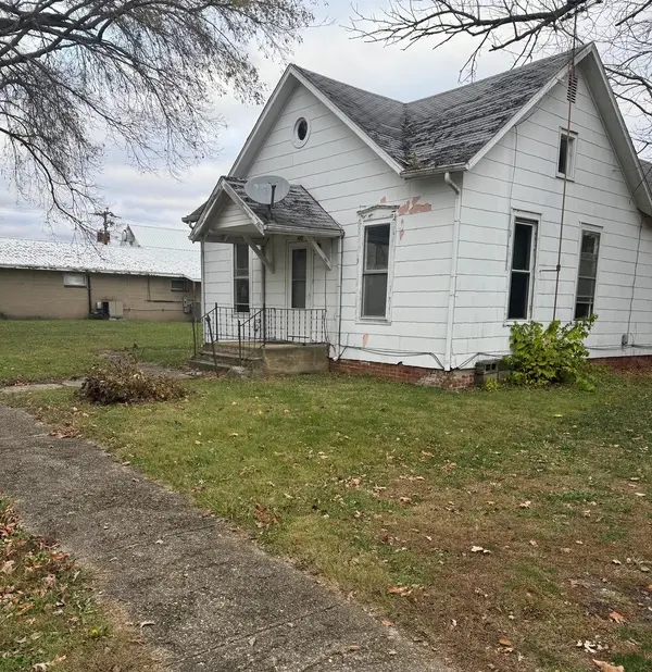 304 Chapin ST, Ivesdale, IL 61851