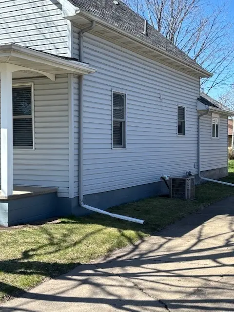 308-312 Chicago AVE, Ladd, IL 61329
