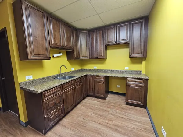 6600-04 W Roosevelt RD W, Oak Park, IL 60304
