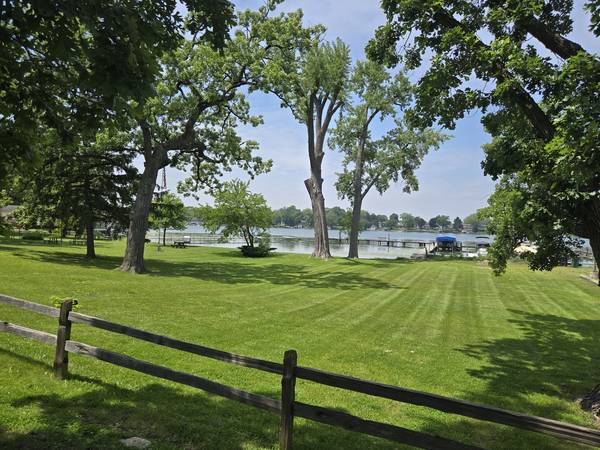 42644 N Lake DR, Antioch, IL 60002