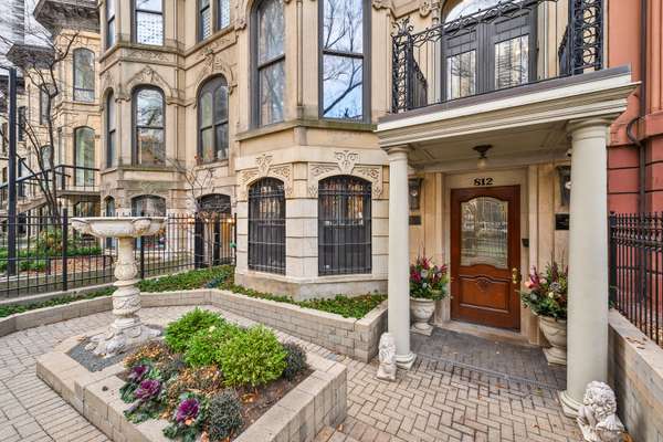 812 N Dearborn ST, Chicago, IL 60610