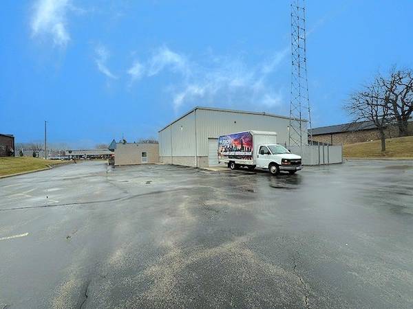 1375 S Eastwood DR, Woodstock, IL 60098