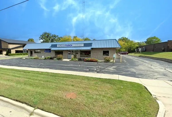 1375 S Eastwood DR, Woodstock, IL 60098