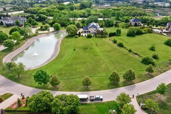 8 Falcon Lakes DR, South Barrington, IL 60010