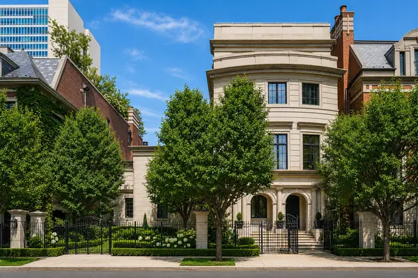 460 W Huron ST, Chicago, IL 60654