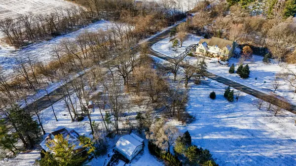 9814 River Bluff LN, Fox River Grove, IL 60021