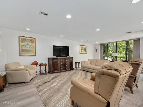 1409 Burr Oak RD #112A, Hinsdale, IL 60521