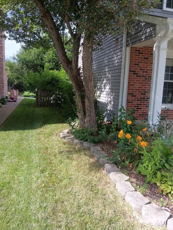 1024 Confederation DR, Bartlett, IL 60103