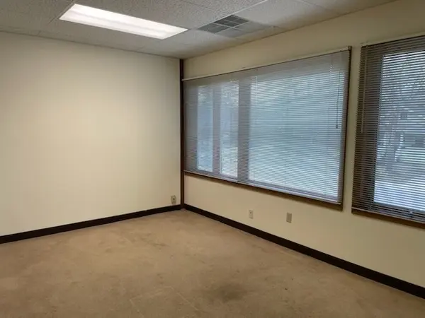 217 N McLean BLVD #D, Elgin, IL 60123