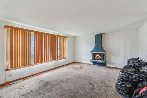 9226 S Harding AVE, Evergreen Park, IL 60805