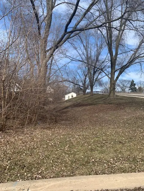 636 E 4th AVE, Naperville, IL 60540