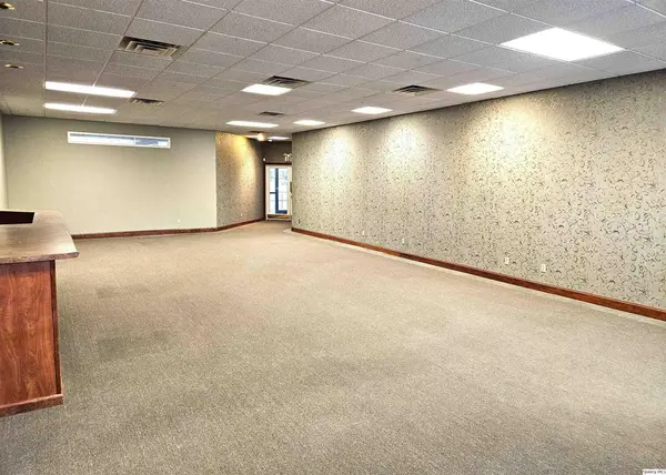 3236 Broadway Street, Suite 300, Quincy, IL 62301