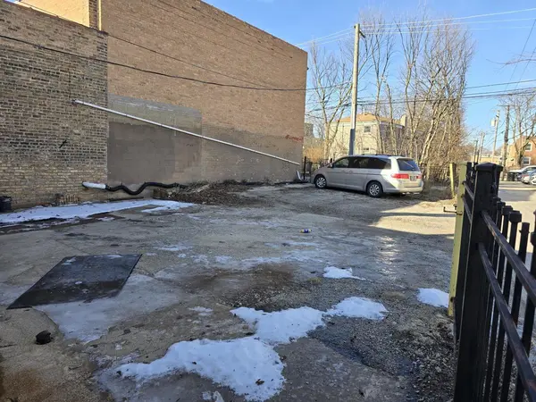 3214 W Bryn Mawr AVE, Chicago, IL 60659