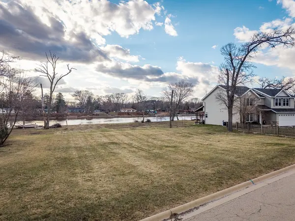 99xx Queen Oaks DR, Machesney Park, IL 61115