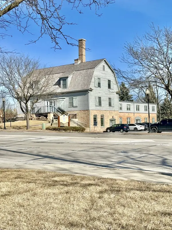 105 S Roselle RD, Schaumburg, IL 60193