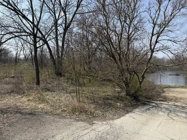 123 W Benton ST, Oswego, IL 60543
