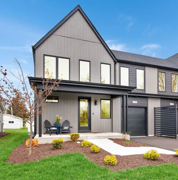 827 N Ellsworth ST, Naperville, IL 60563