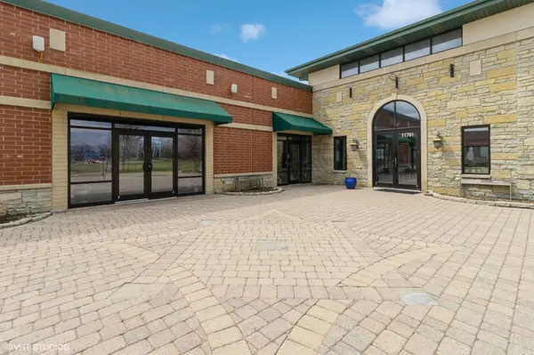 11701 Catalpa LN, Woodstock, IL 60098