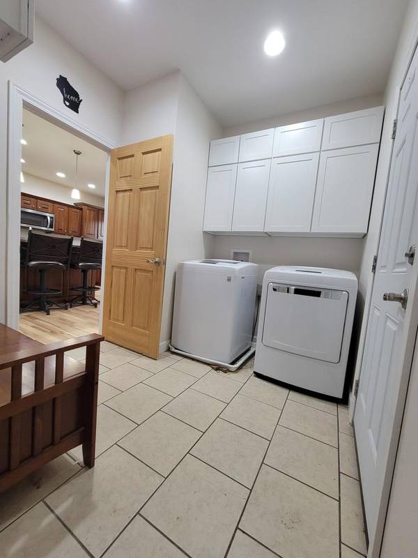 7648 N Indian Ridge RD, East Dubuque, IL 61025