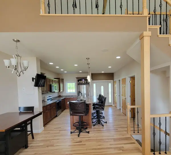 7648 N Indian Ridge RD, East Dubuque, IL 61025