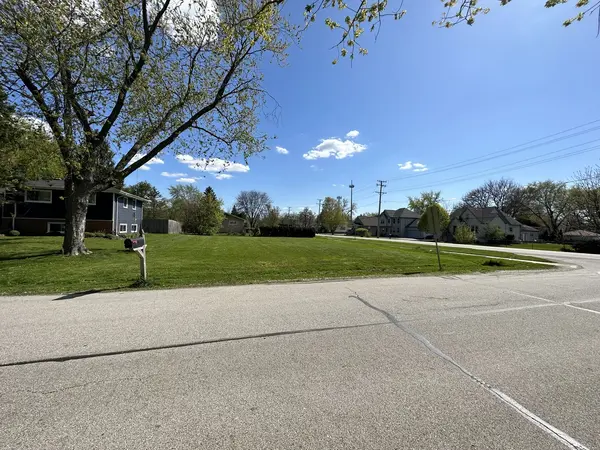 26W181 Grand AVE, Wheaton, IL 60187