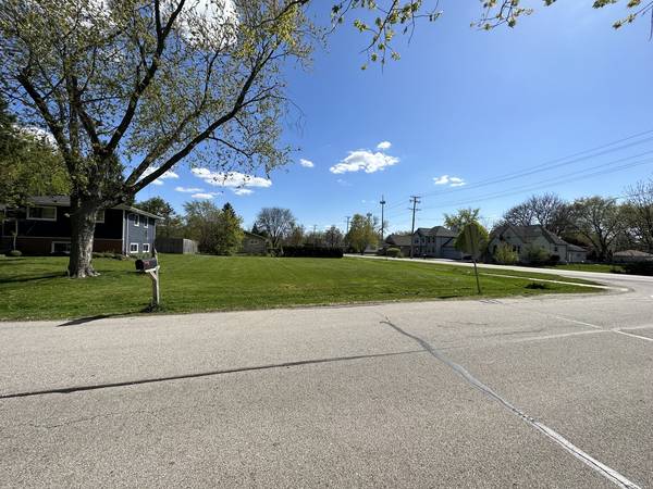 26W181 Grand AVE, Wheaton, IL 60187
