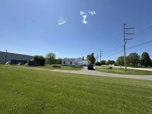 1033 S Wheeling RD, Wheeling, IL 60090