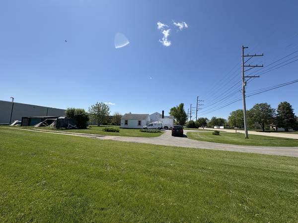 1033 S Wheeling RD, Wheeling, IL 60090