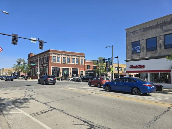 4 W Burlington AVE, La Grange, IL 60525