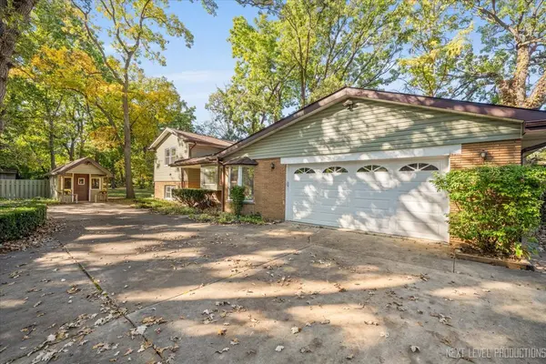 3N170 Lakewood DR, West Chicago, IL 60185
