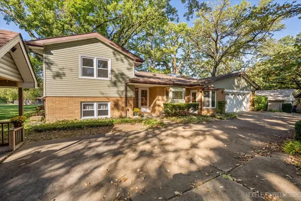 3N170 Lakewood DR, West Chicago, IL 60185