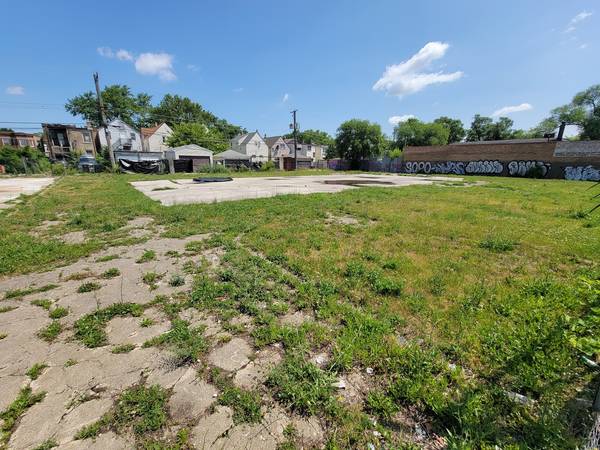 4222 W Division ST, Chicago, IL 60651