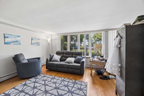 2209 N Long AVE, Chicago, IL 60639