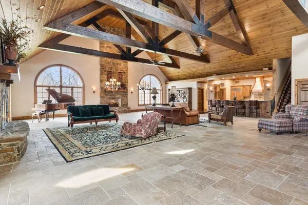 9 Squire LN, St. Charles, IL 60174