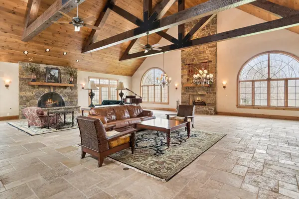 9 Squire LN, St. Charles, IL 60174
