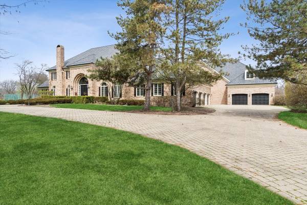 9 Squire LN, St. Charles, IL 60174