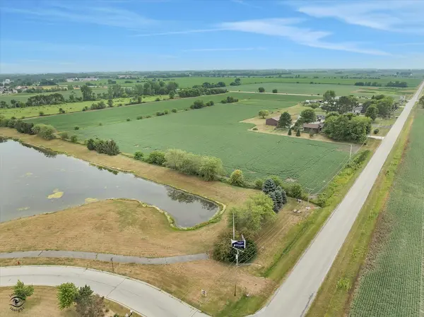 000 W Eagle Lake RD, Beecher, IL 60401