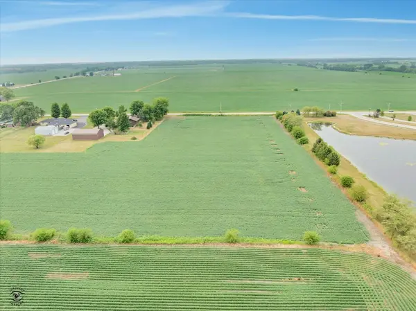 000 W Eagle Lake RD, Beecher, IL 60401