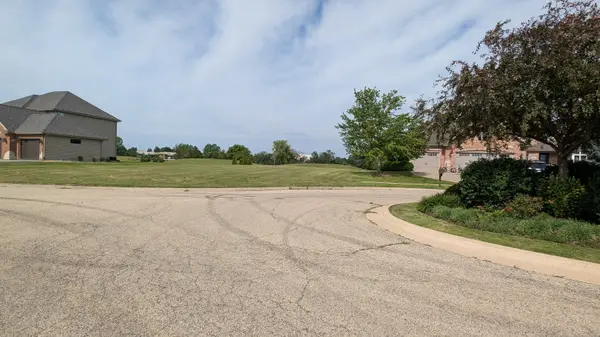 906 Tivoli DR, Rockford, IL 61107