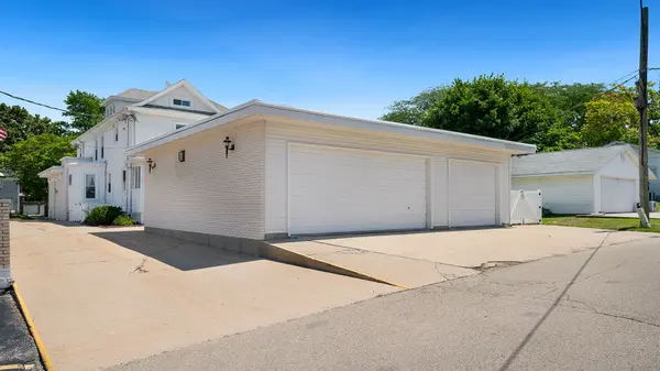 213 Crawford AVE, Dixon, IL 61021