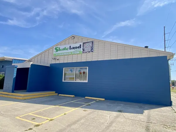 208 W Curtis RD, Savoy, IL 61874