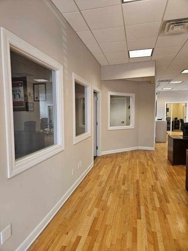 4220 W Montrose AVE, Chicago, IL 60641